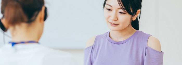 カウンセリング中の女性