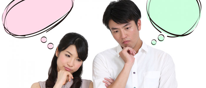 悩んでいるカップル